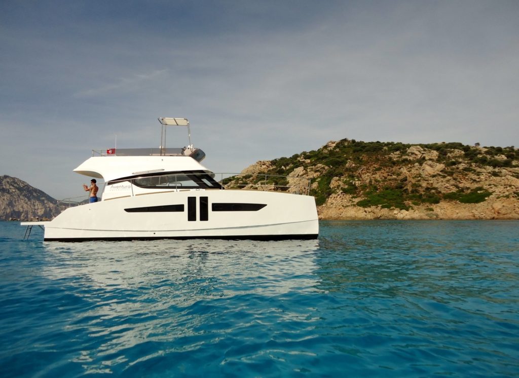 catamaran aventura 10