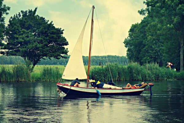 bateau sur un canal