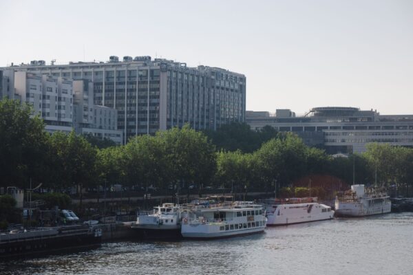 bateau electrique sur la Seine