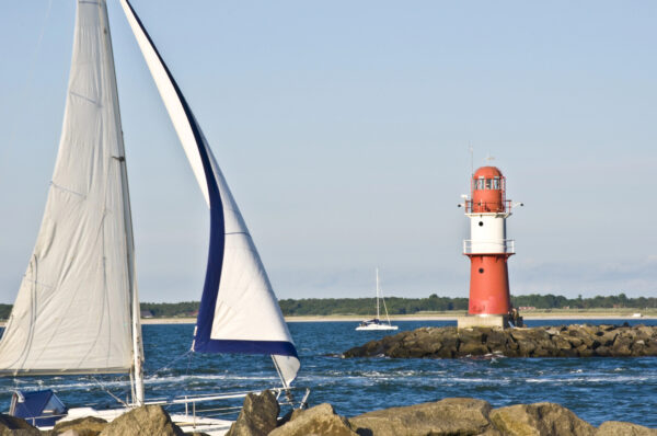 voilier sortant en mer