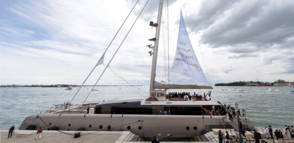 catamaran Artexplorer