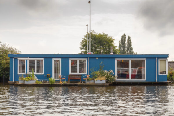 houseboat