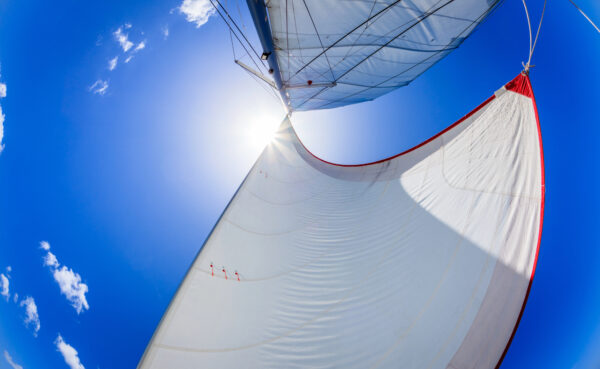 voile d'avant sur un voilier