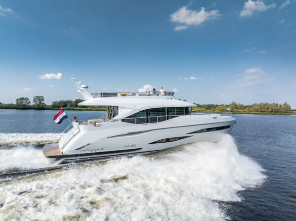 Voyager 56 Fly