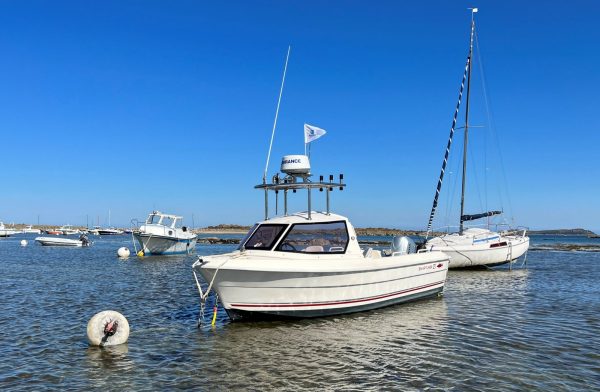 01_couverture_bateau_au_mouillage