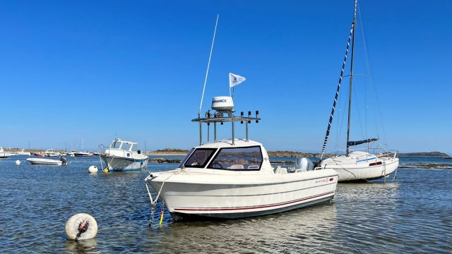 01_couverture_bateau_au_mouillage