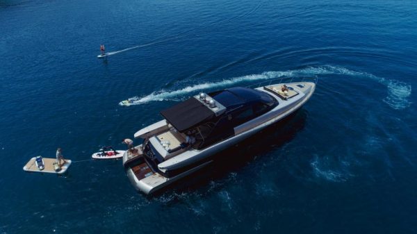 1-YACHT-FASHION-68-RIVA-CUSTOM-A-VENDRE-OCCASION-FRANCE-WWW.VIKING-NAUTIK.COM_.jpg