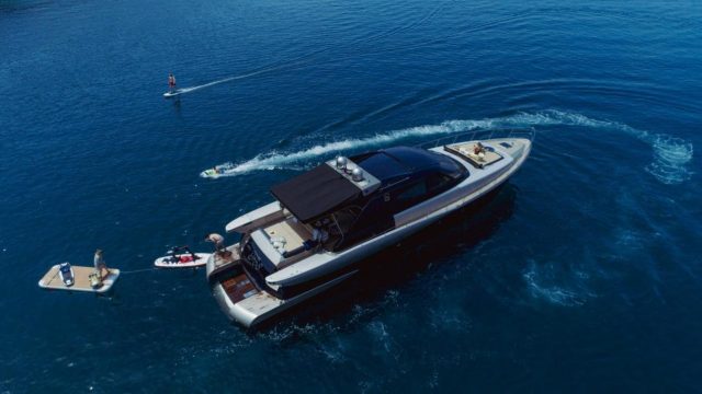 1-YACHT-FASHION-68-RIVA-CUSTOM-A-VENDRE-OCCASION-FRANCE-WWW.VIKING-NAUTIK.COM_.jpg