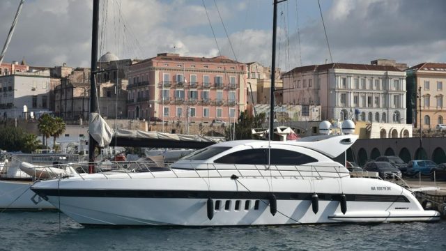 1-YACHT-MANGUSTA-72-A-VENDRE-OCCASION-FRANCE-WWW.VIKING-NAUTIK.COM_-1.jpg
