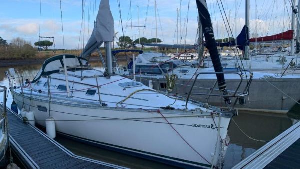 1995-beneteau-oceanis-300-sail-9653755-20250114102903339-1_XLARGE.jpg