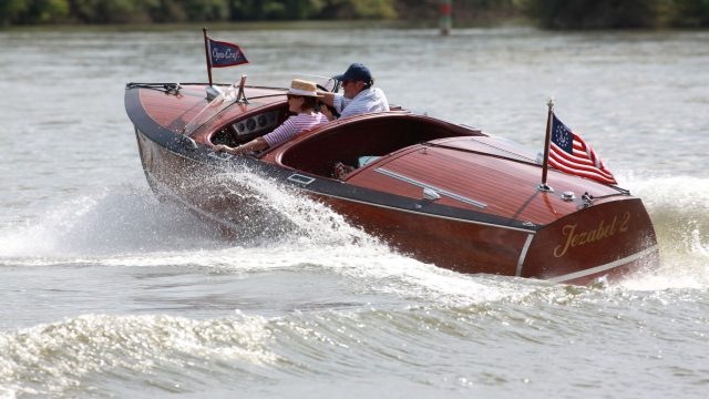 2-CHRIS-CRAFT-RUNABOUT-A-VENDRE-VIKING-NAUTIK.jpg
