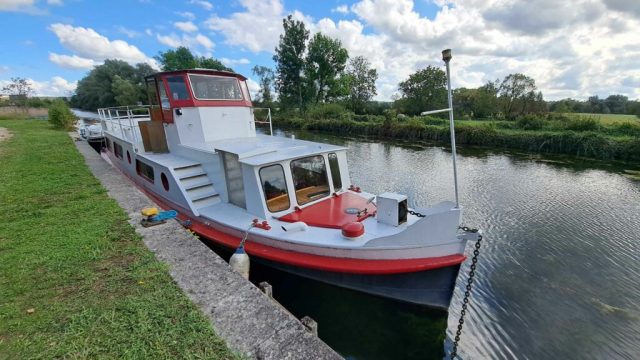 2-PENICHE-FLUVIAL-HABITABLE-A-VENDRE-WWW.VIKING-NAUTIK.COM_.jpg