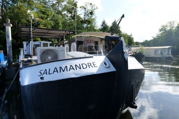 2-PENICHE-HABITABLE-FLUVIAL-A-VENDRE-OCCASION-FRANCE-WWW.VIKING-NAUTIK.COM_.jpg