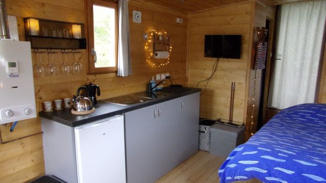 2-TOUE-CABANEE-HABITABLE-A-VENDRE-VIKING-NAUTIK.jpg