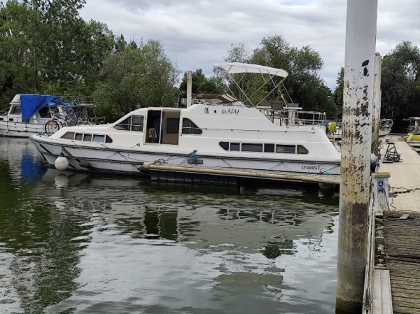 2-VEDETTE-CROWNLINE-CRUISERS-CLASSIQUE-7-FLUVIAL-HABITABLE-OCCASION-A-VENDRE-FRANCE-WWW.VIKING-NAUTIK.COM_.jpg