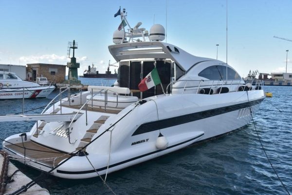 2-YACHT-MANGUSTA-72-A-VENDRE-OCCASION-FRANCE-WWW.VIKING-NAUTIK.COM_-1.jpg