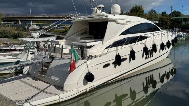 2-YACHT-PRINCESS-V65-SPORT-YACHT-A-VENDRE-OCCASION-FRANCE-WWW.VIKING-NAUTIK.COM_.jpg