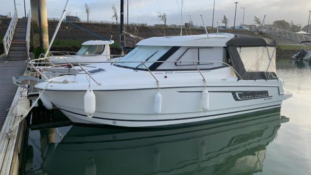 2015-jeanneau-merry-fisher-755-power-9646662-20250103033103647-1_XLARGE.jpg