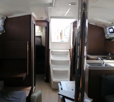 2022-beneteau-oceanis-381-sail-9085626-20240523032830115-1_XLARGE.jpg