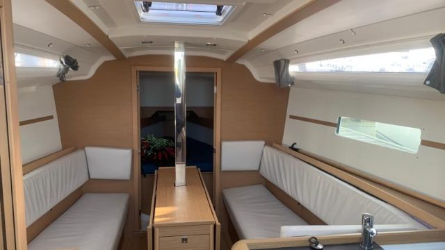 2023-jeanneau-sun-odyssey-349-sail-9581404-20241018011123957-1_XLARGE.jpg