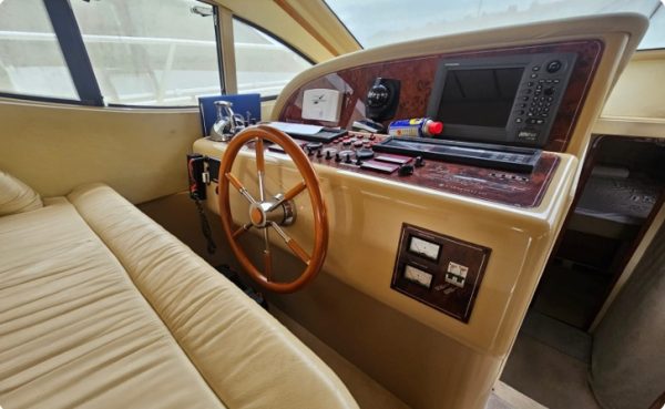 3-BATEAU-HABITABLE-CARNEVALI-155-FLY-A-VENDRE-OCCASION-FRANCE-WWW.VIKING-NAUTIK.COM_.jpg