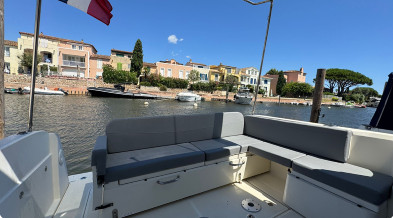3-BATEAU-HABITABLE-QUICKSILVER-ACTIV-855-A-VENDRE-OCCASION-FRANCE-WWW.VIKING-NAUTIK.COM_.jpg