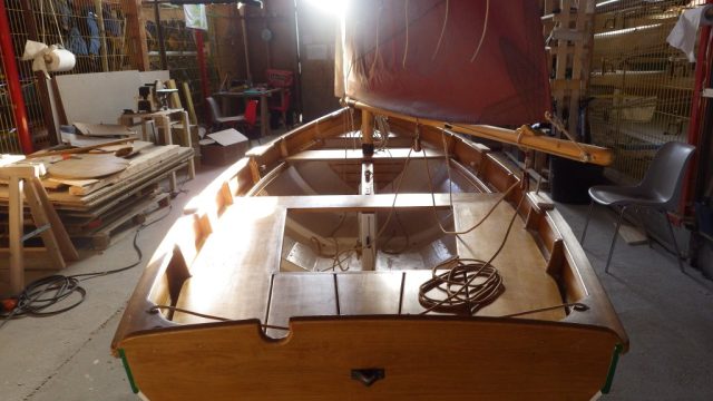 3-INTERIEUR-BATEAU-OCCASION-BOIS-VIKING-NAUTIK.jpg