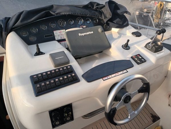 3-VEDETTE-AIRON-MARINE-388-A-VENDRE-OCCASION-FRANCE-WWW.VIKING-NAUTIK.COM_.jpg