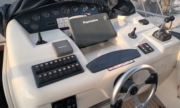 3-VEDETTE-AIRON-MARINE-388-A-VENDRE-OCCASION-FRANCE-WWW.VIKING-NAUTIK.COM_.jpg