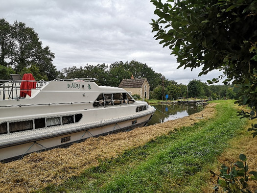 3-VEDETTE-CROWNLINE-CRUISERS-CLASSIQUE-7-FLUVIAL-HABITABLE-OCCASION-A-VENDRE-FRANCE-WWW.VIKING-NAUTIK.COM_.jpg