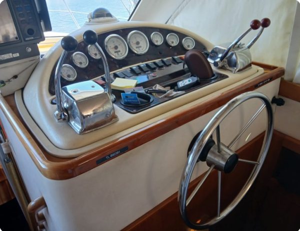 3-VEDETTE-RIVIERA-33-FLY-A-VENDRE-OCCASION-FRANCE-WWW.VIKING-NAUTIK.COM_.jpg