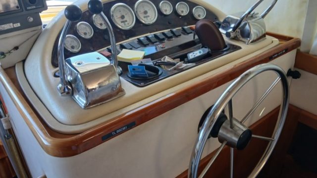 3-VEDETTE-RIVIERA-33-FLY-A-VENDRE-OCCASION-FRANCE-WWW.VIKING-NAUTIK.COM_.jpg