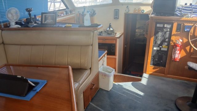 3-VEDETTE-RIVIERA-39-A-VENDRE-OCCASION-FRANCE-WWW.VIKING-NAUTIK.COM_.jpg