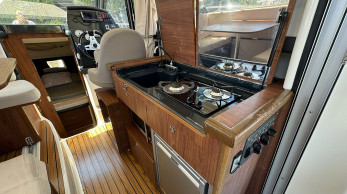 4-BATEAU-HABITABLE-QUICKSILVER-ACTIV-855-A-VENDRE-OCCASION-FRANCE-WWW.VIKING-NAUTIK.COM_.jpg