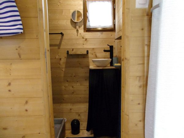 4-BATEAU-HABITABLE-TOUE-FLUVIAL-A-VENDRE-VIKING-NAUTIK.jpg