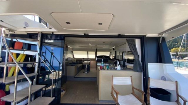 4-CATAMARAN-FOUNTAINE-PAJOT-MY-44-A-VENDRE-OCCASION-FRANCE-WWW.VIKING-NAUTIK.COM_.jpg