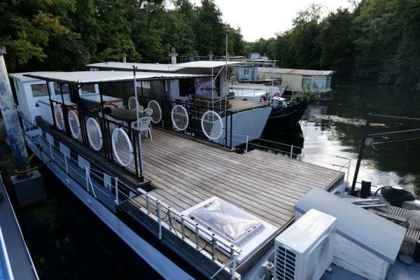4-PENICHE-HABITABLE-FLUVIAL-A-VENDRE-OCCASION-FRANCE-WWW.VIKING-NAUTIK.COM_.jpg