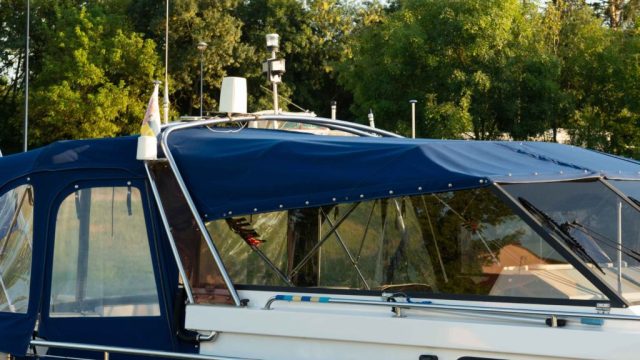 4-VEDETTE-VALK-ROYAL-FLUVIAL-A-VENDRE-WWW.VIKING-NAUTIK.COM_.jpg