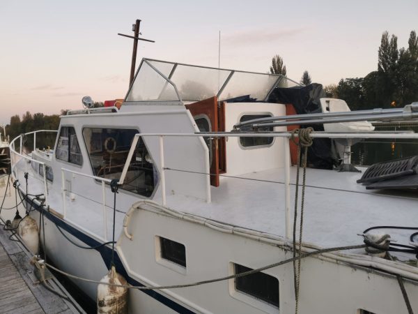 5-VEDETTE-FLUVIALE-A-VENDRE-WWW.VIKING-NAUTIK.COM_.jpg