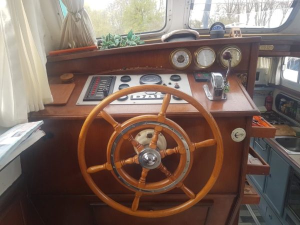 6-VEDETTE-HOLLANDAISE-MOLENKRUISER-1330-AK-FLUVIAL-HABITABLE-OCCASION-A-VENDRE-WWW.VIKING-NAUTIK.COM_.jpg