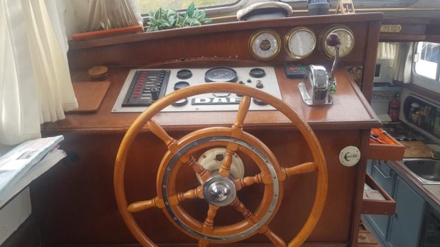 6-VEDETTE-HOLLANDAISE-MOLENKRUISER-1330-AK-FLUVIAL-HABITABLE-OCCASION-A-VENDRE-WWW.VIKING-NAUTIK.COM_.jpg