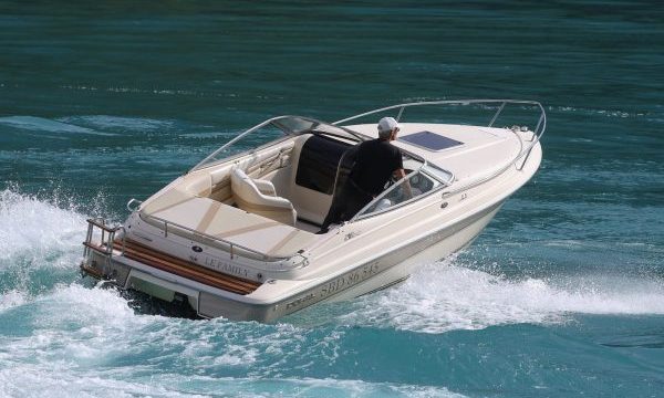 1-bateau-cabine-cruiser-doral-216-cc-a-vendre-occasion-france-www-viking-nautik-com-600x401