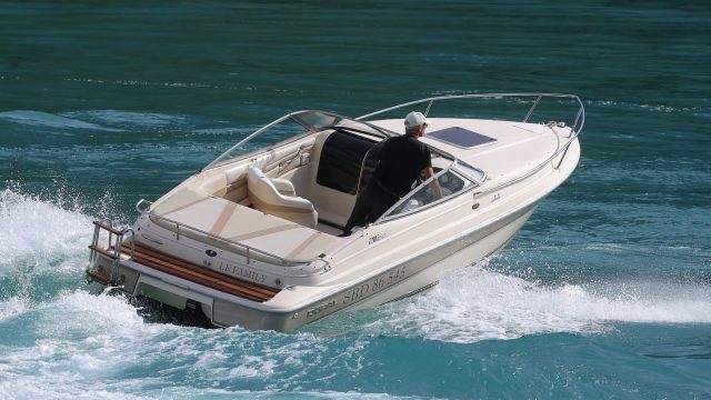 1-bateau-cabine-cruiser-doral-216-cc-a-vendre-occasion-france-www-viking-nautik-com