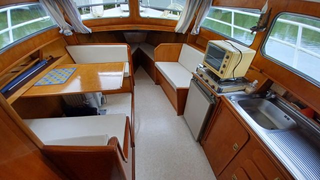 9-vedette-hollandaise-fluvial-habitable-occasion-a-vendre-www-viking-nautik-com