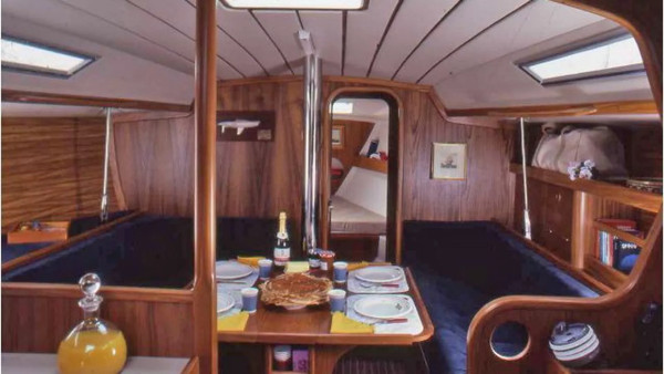 carré First 38