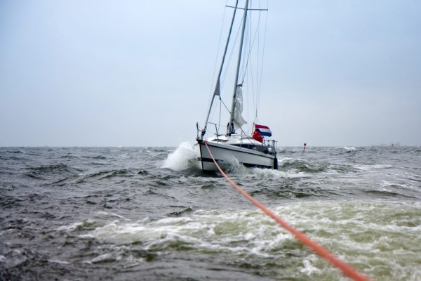 voilier en assistance